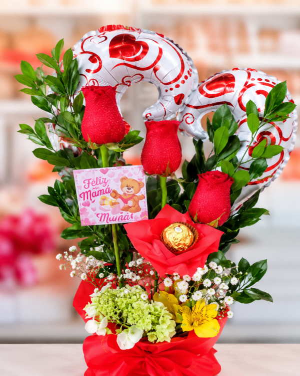 10 Arreglo Floral de Rosas con Globo y Chocolates